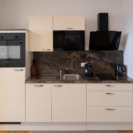 Modern Apartment W/ Cozy Balcony Near City Center Βιέννη Εξωτερικό φωτογραφία