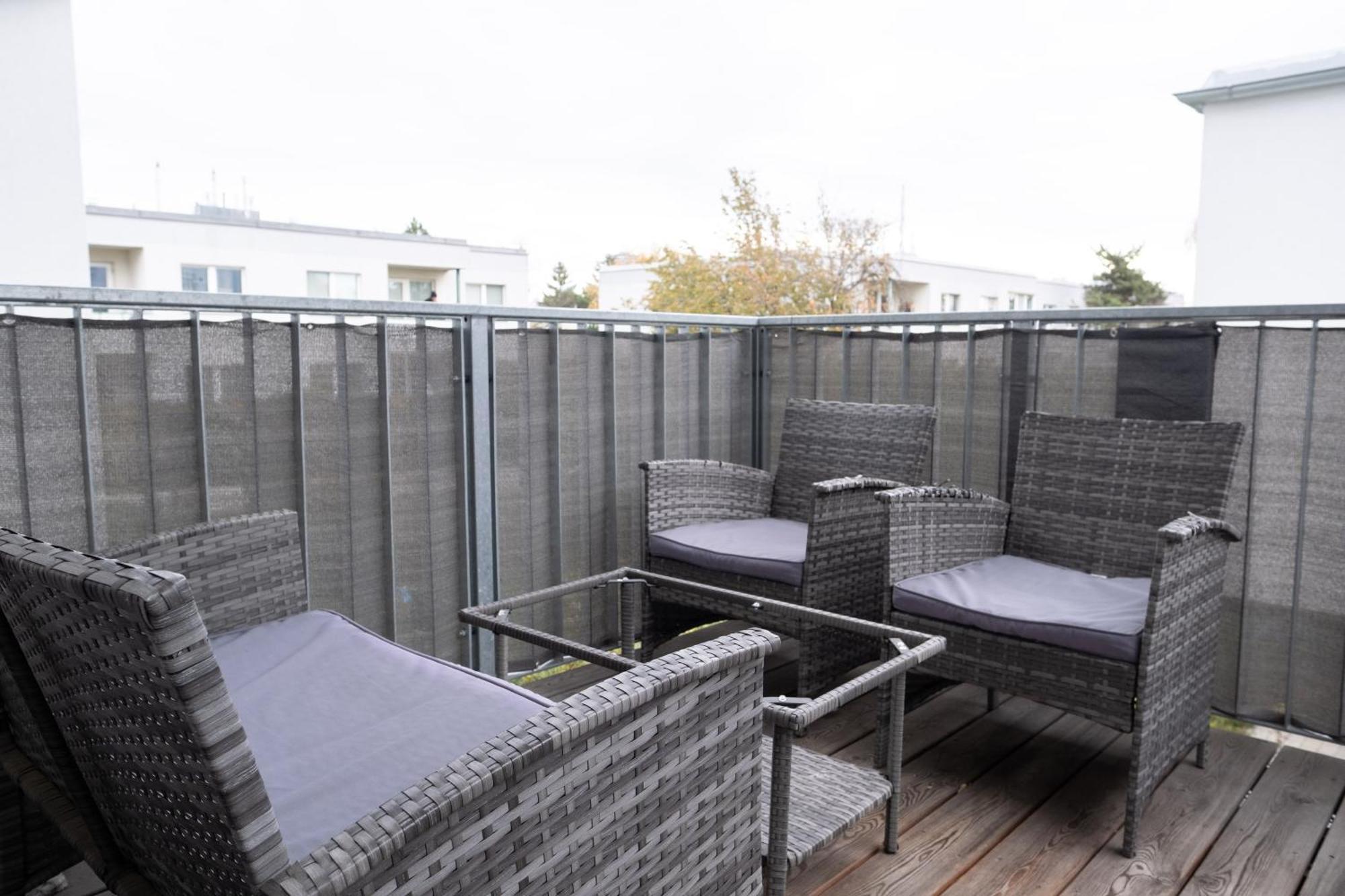 Modern Apartment W/ Cozy Balcony Near City Center Βιέννη Εξωτερικό φωτογραφία
