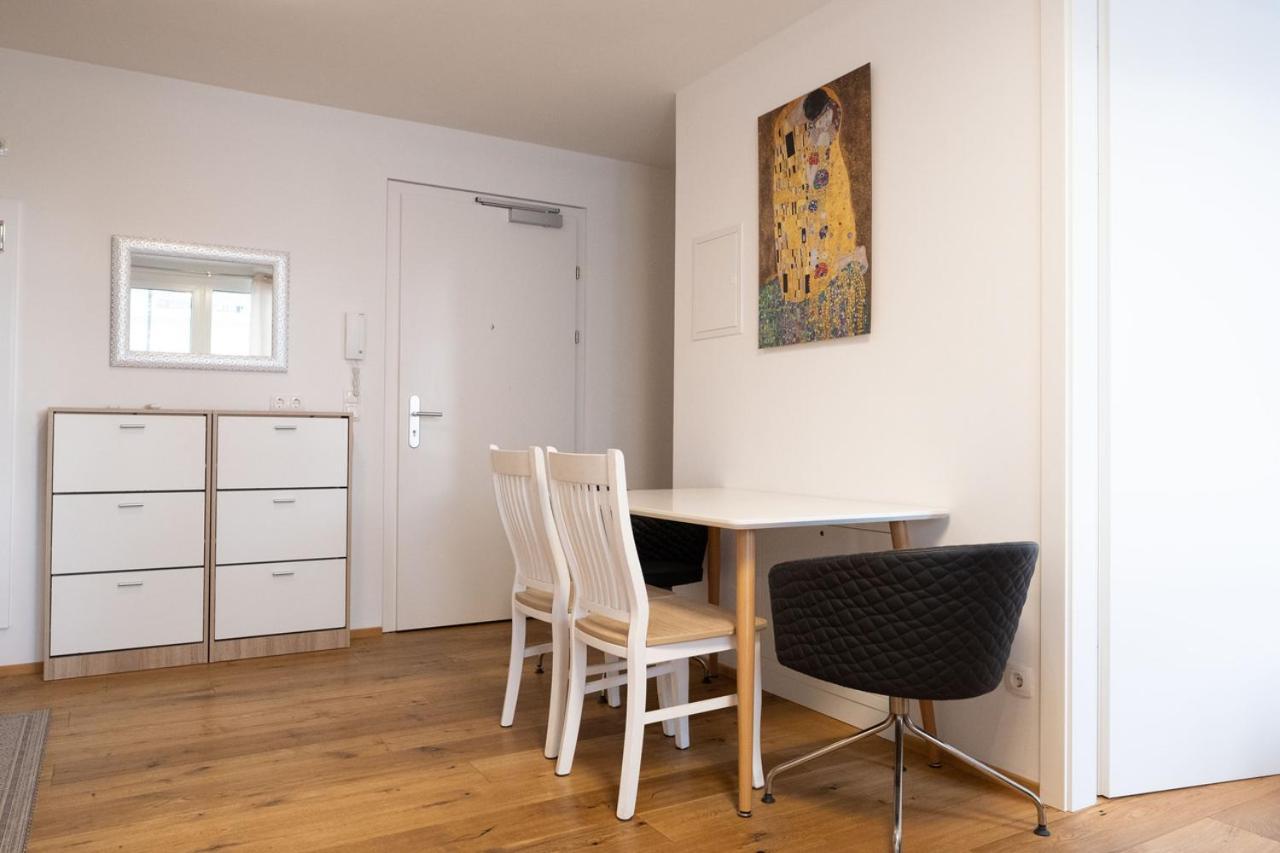 Modern Apartment W/ Cozy Balcony Near City Center Βιέννη Εξωτερικό φωτογραφία