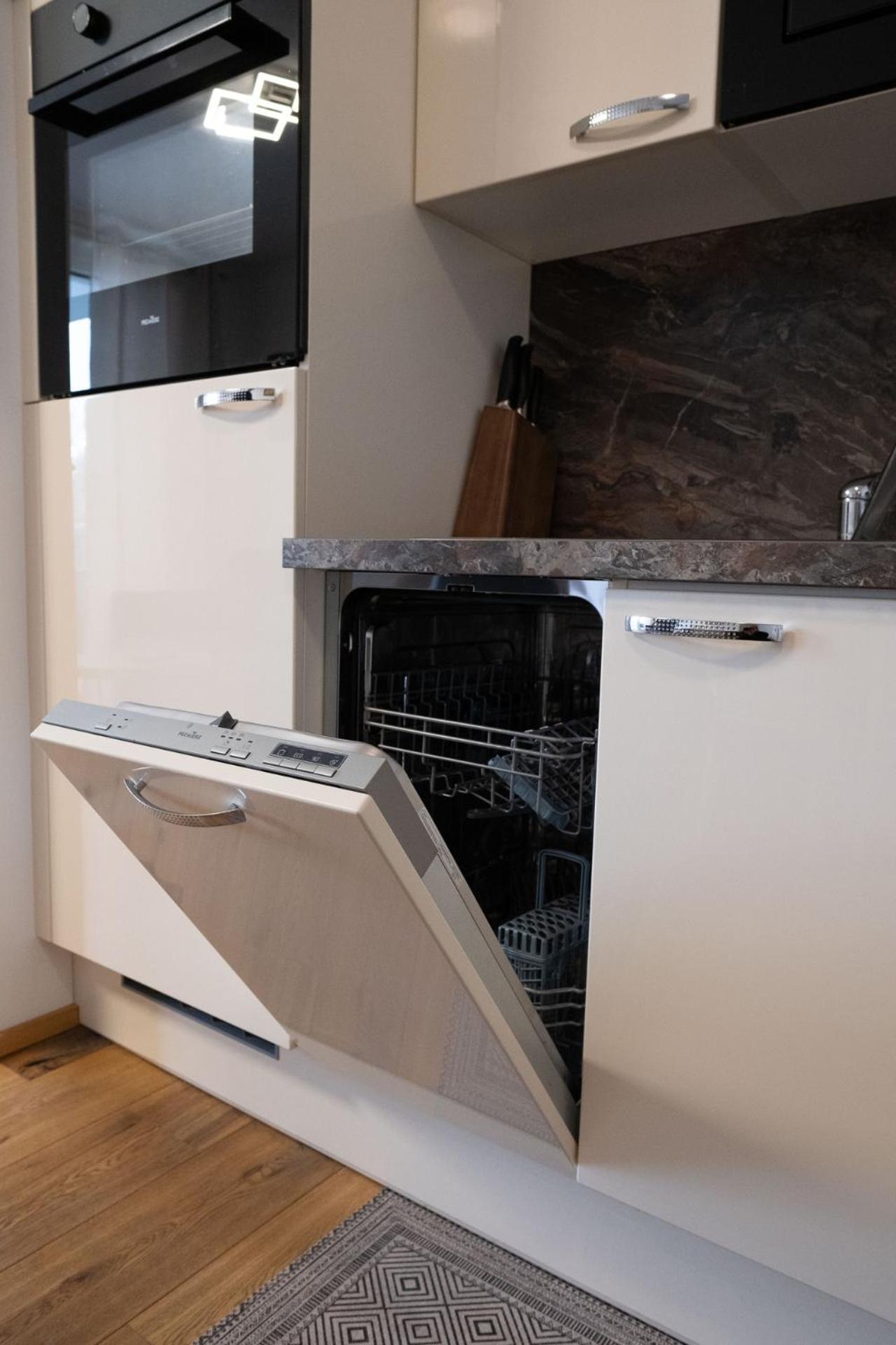 Modern Apartment W/ Cozy Balcony Near City Center Βιέννη Εξωτερικό φωτογραφία