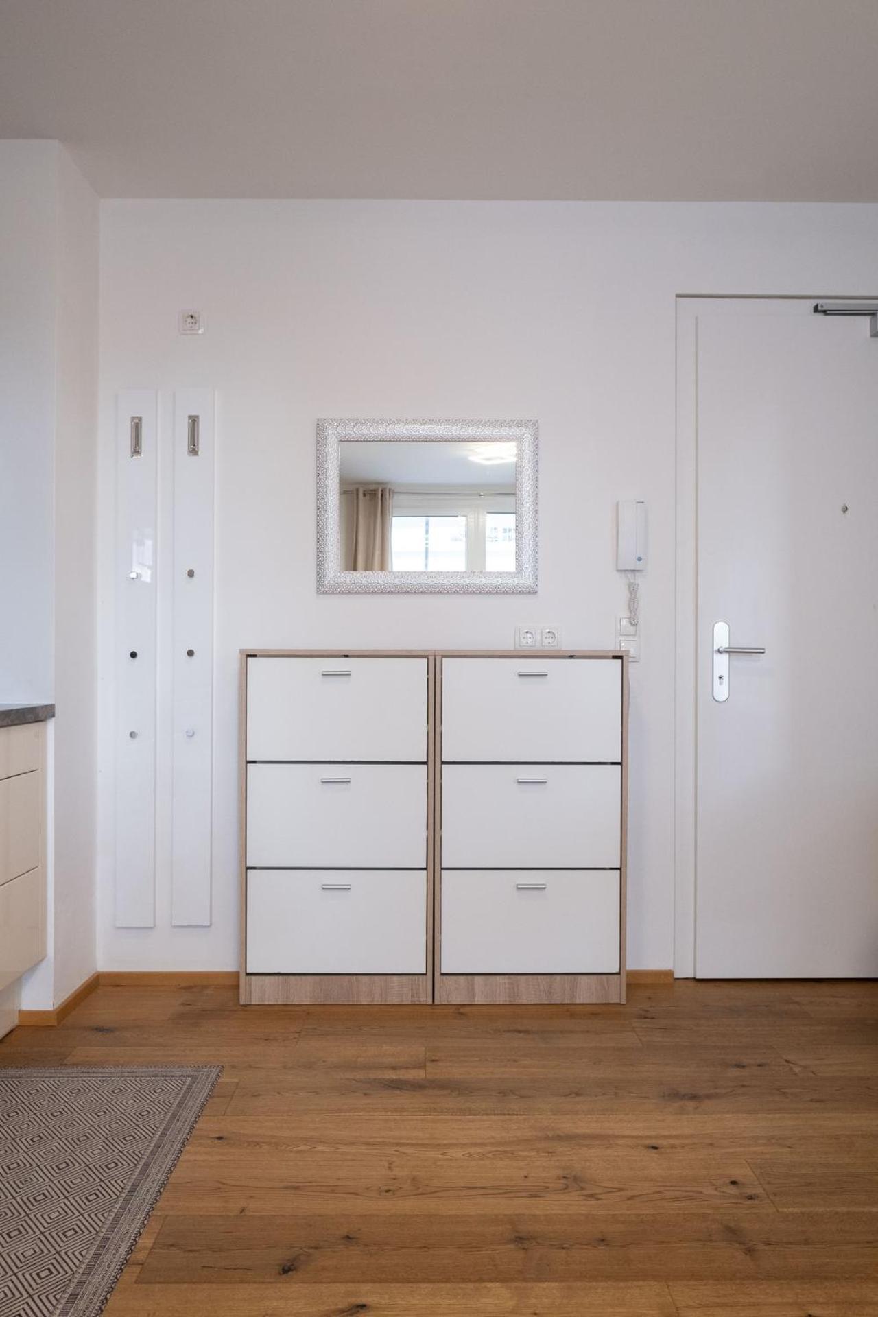 Modern Apartment W/ Cozy Balcony Near City Center Βιέννη Εξωτερικό φωτογραφία