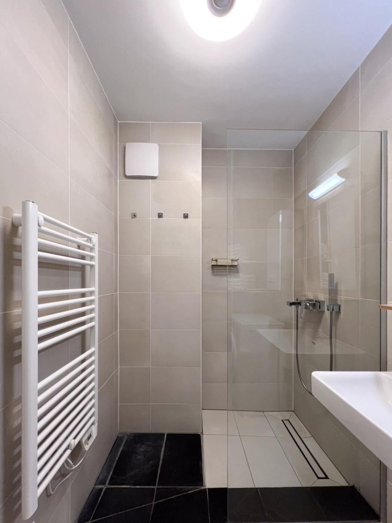 Modern Apartment W/ Cozy Balcony Near City Center Βιέννη Εξωτερικό φωτογραφία