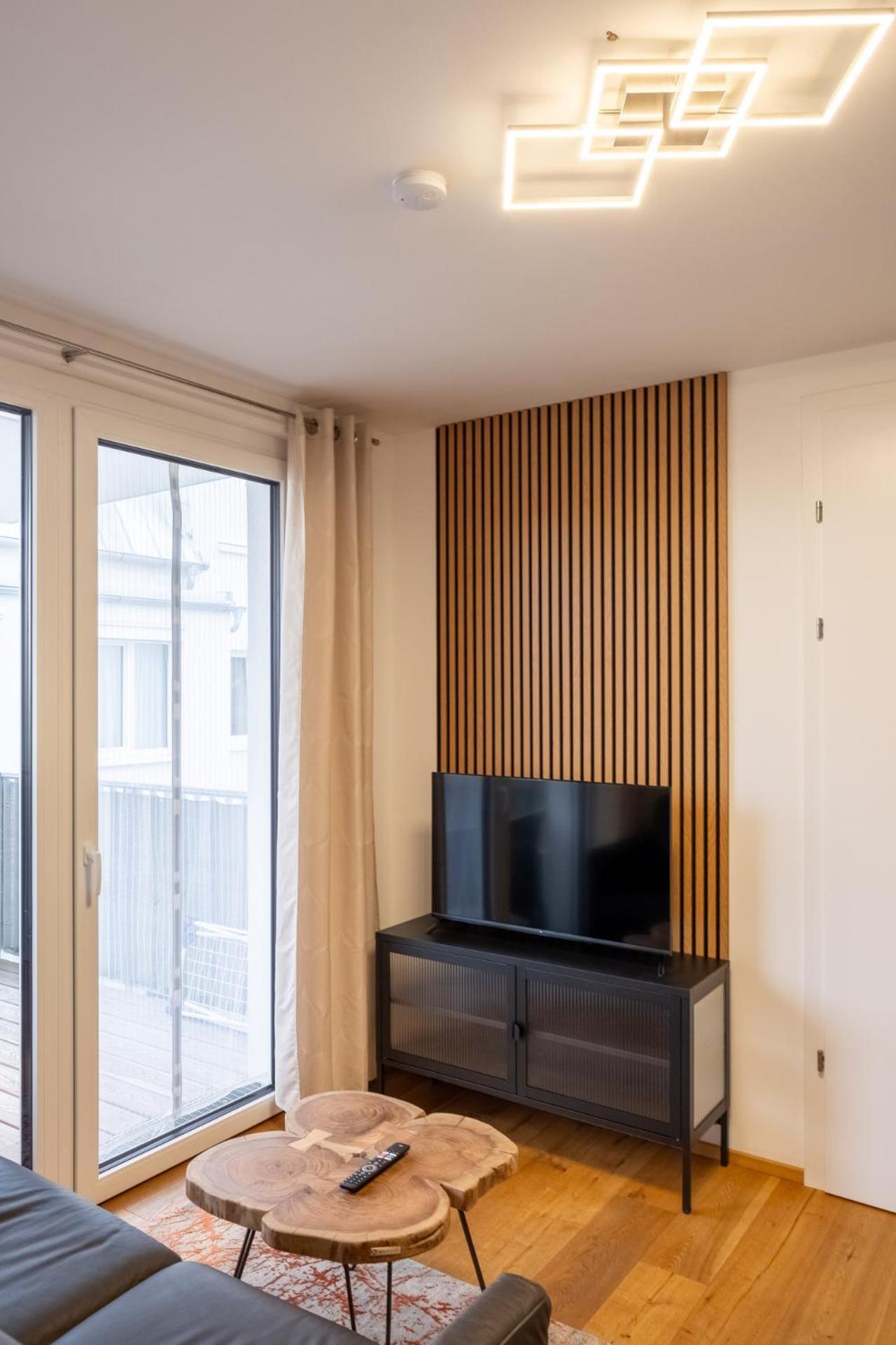 Modern Apartment W/ Cozy Balcony Near City Center Βιέννη Εξωτερικό φωτογραφία